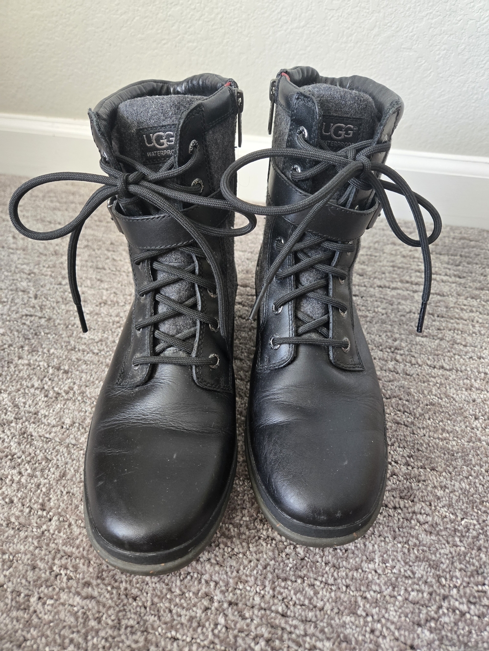 UGG Kesey Waterproof Black Gray Lace Up Side Zip Ankle Bootie Womens US 7.5